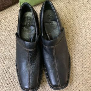 Fabulous Pair Of Women’s Black Born Mules Size 6 1/2 (37) W31239